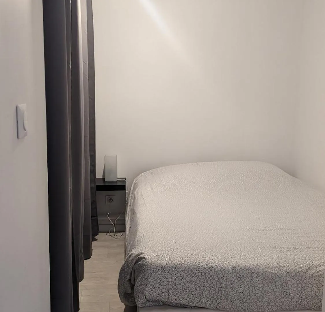 Appartement Studio Climatise Avec Coin Nuit 150M De La Plage Le Lavandou